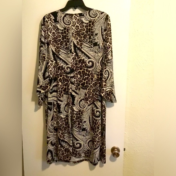Animal print and Paisley shift dress with a V-neck and bell sleeves. - Picture 2 of 2